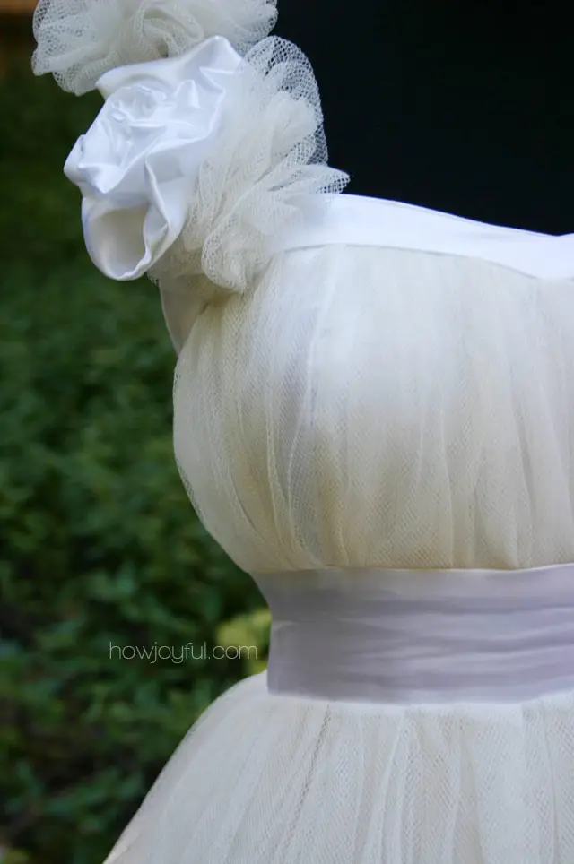 details close up dress