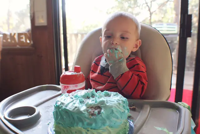 conner eat cake